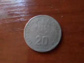 Монета 20 эскудо Португалия 1986 г