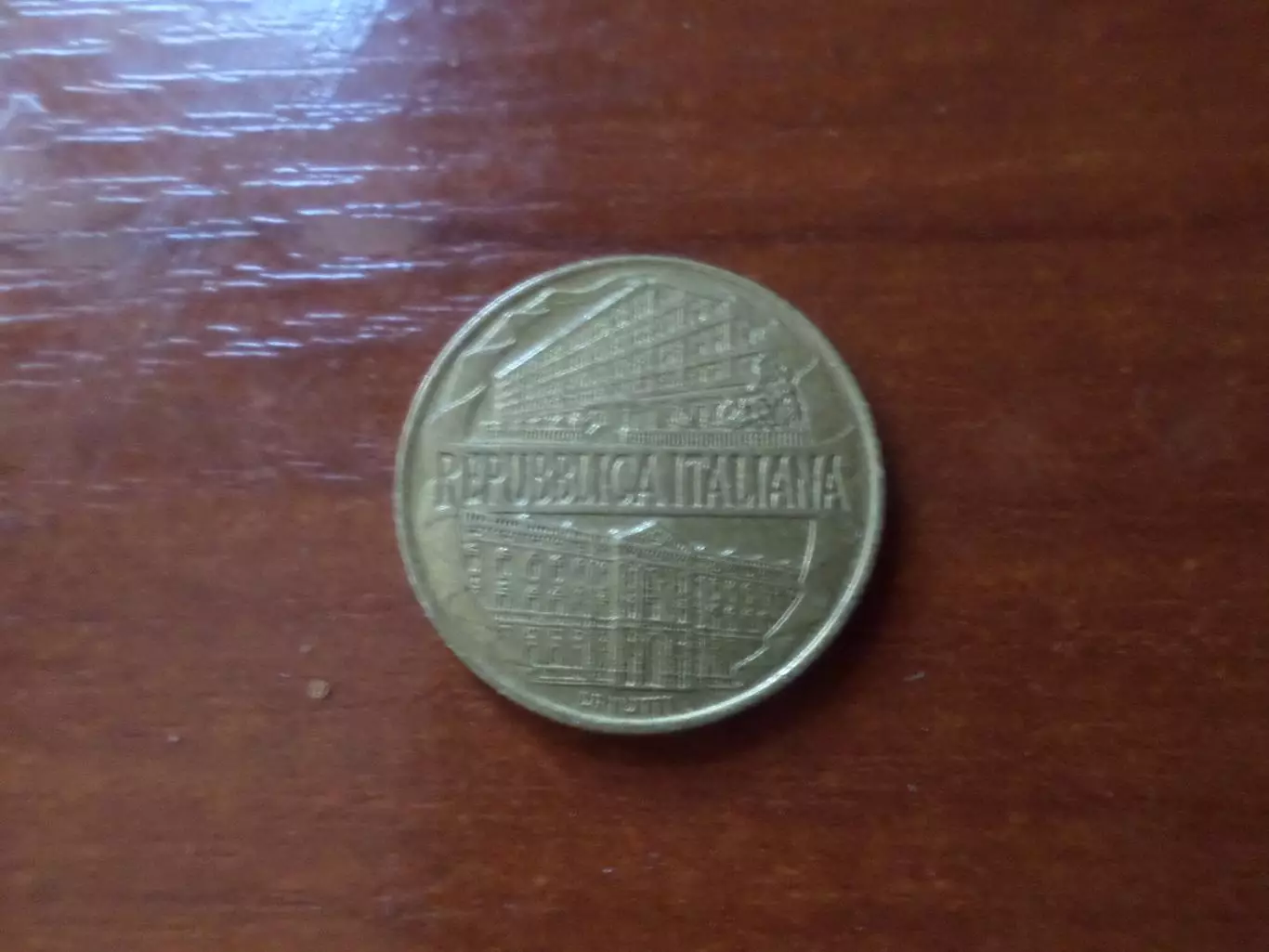 Монета 200 лир Италия 1996 г 100-летие финансовой академии 1