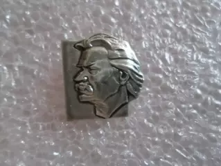 Значок писатель Максим Горький