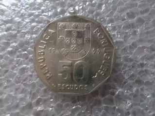Монета 50 эскудо Португалия 1999 г