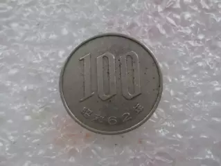 Монета 100 йен Япония