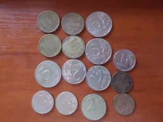 Монеты 1,2,5,10 рублей Россия на сумму 65 руб