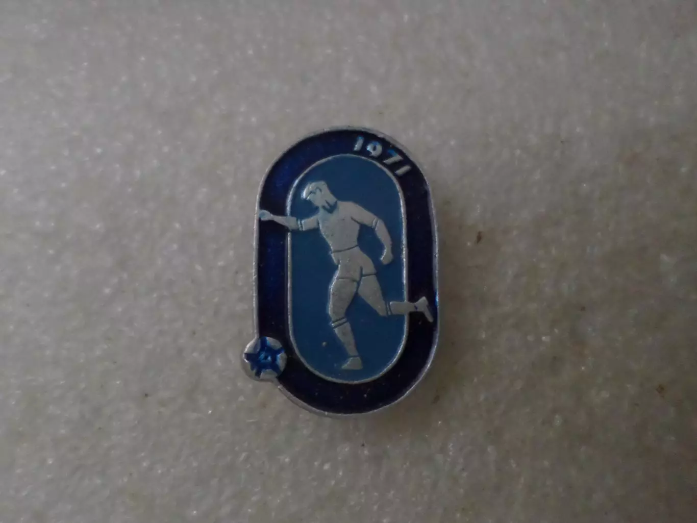 значок футбол 1971 г синий