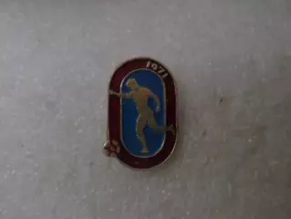 значок футбол 1971 г красный