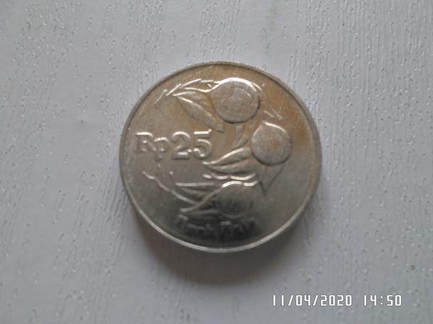 монета 25 рупий Индонезия 1995 г