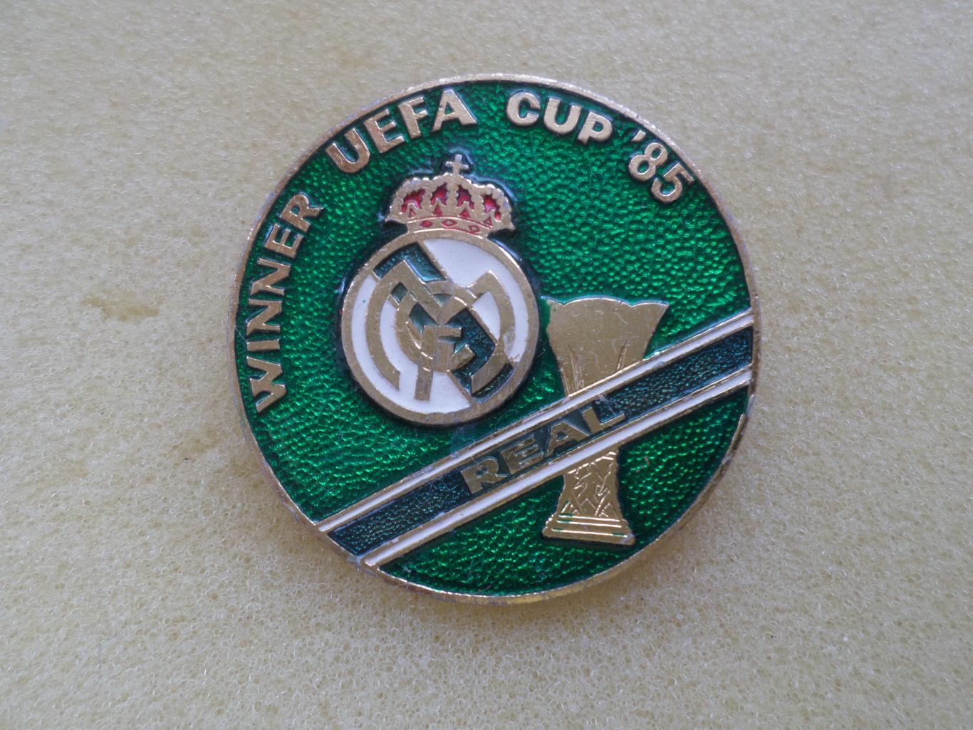 Значок Реал Мадрид Испания - обладатель Кубка УЕФА 1985 г.
