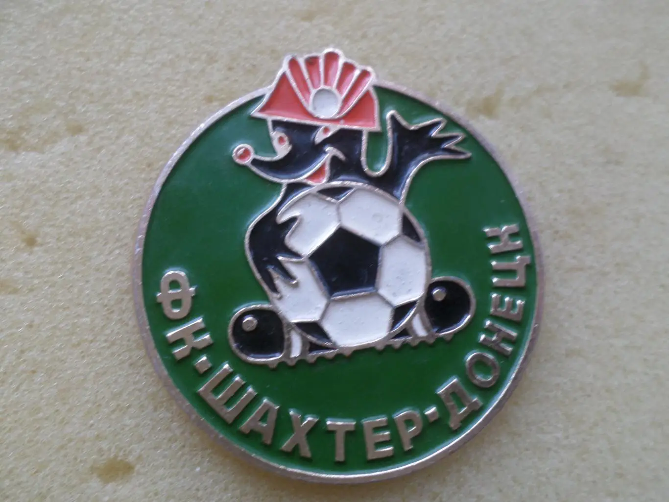 значок ФК Шахтер крот