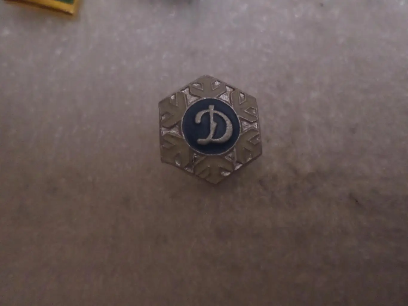 значок Хоккей Динамо Москва снеж