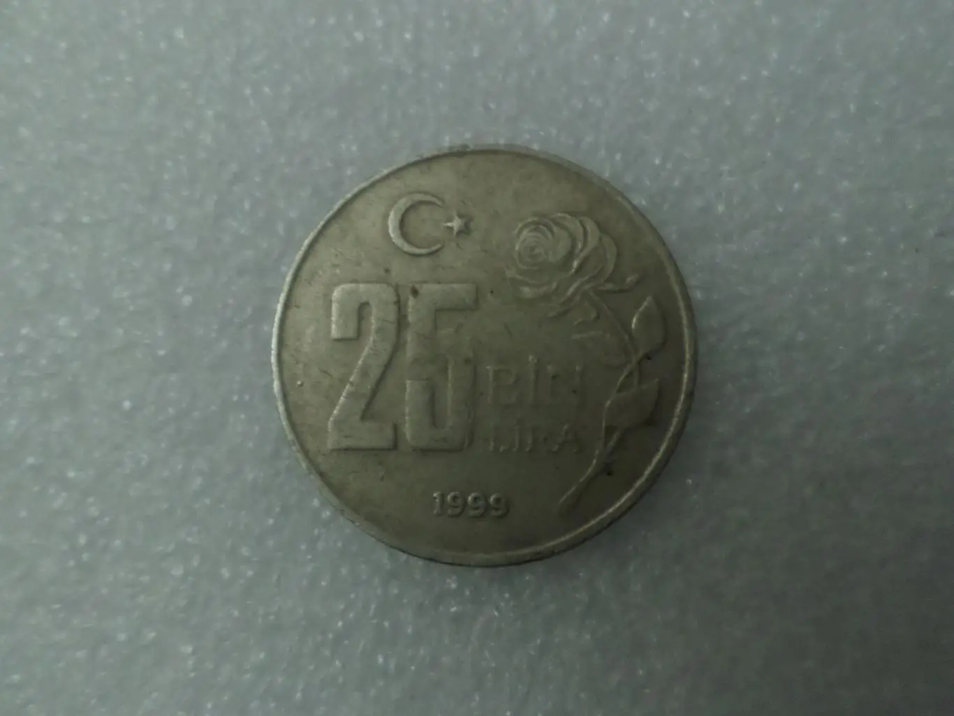 Монета 25000 лир Турция 1999 г