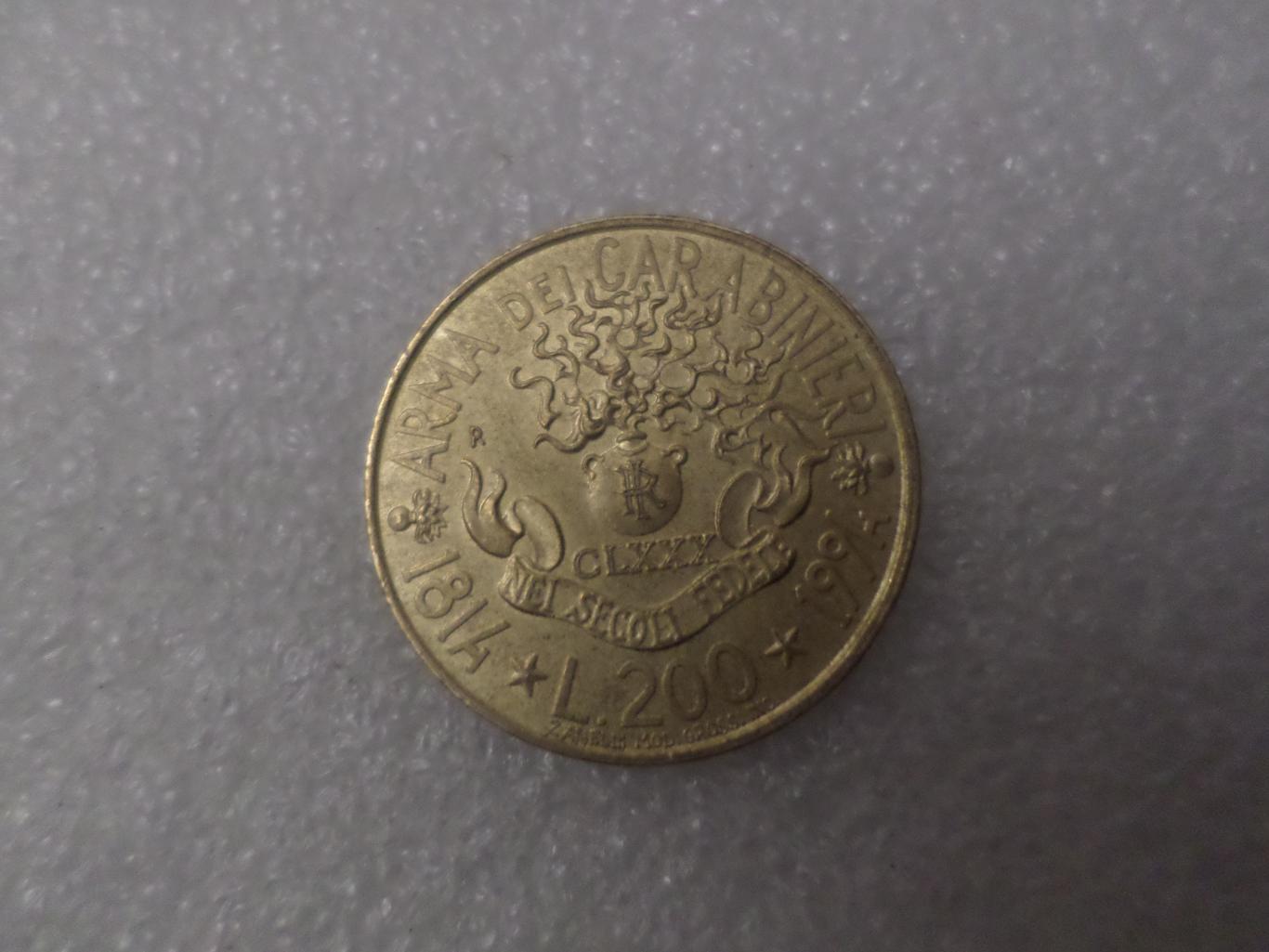 Монета 200 лир Италия 1994 г карабинеры 1
