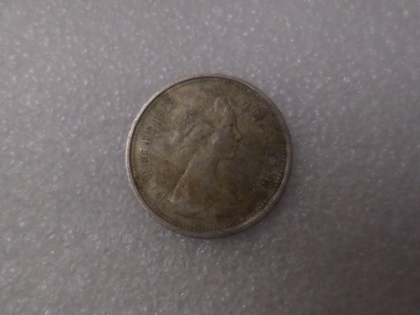 Монета 5 новых пенсов Англия 1968 г