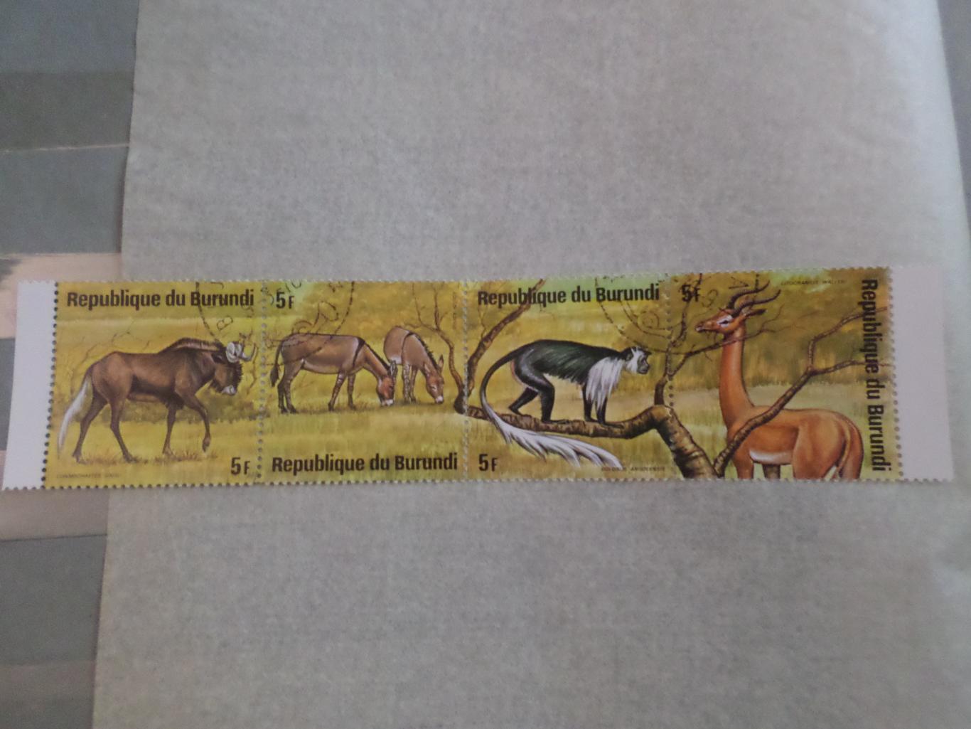 Марки Бурунди фауна Животные Африки 1975 г. сцепка..
