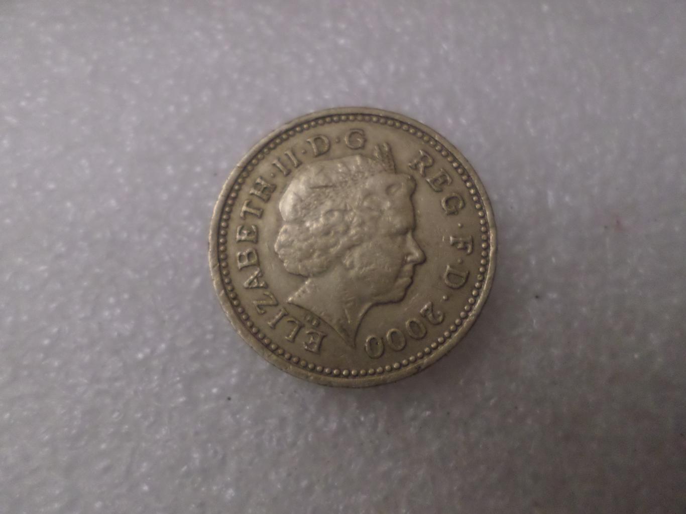 Монета 1 фунт стерлингов Великобритания 2000 г