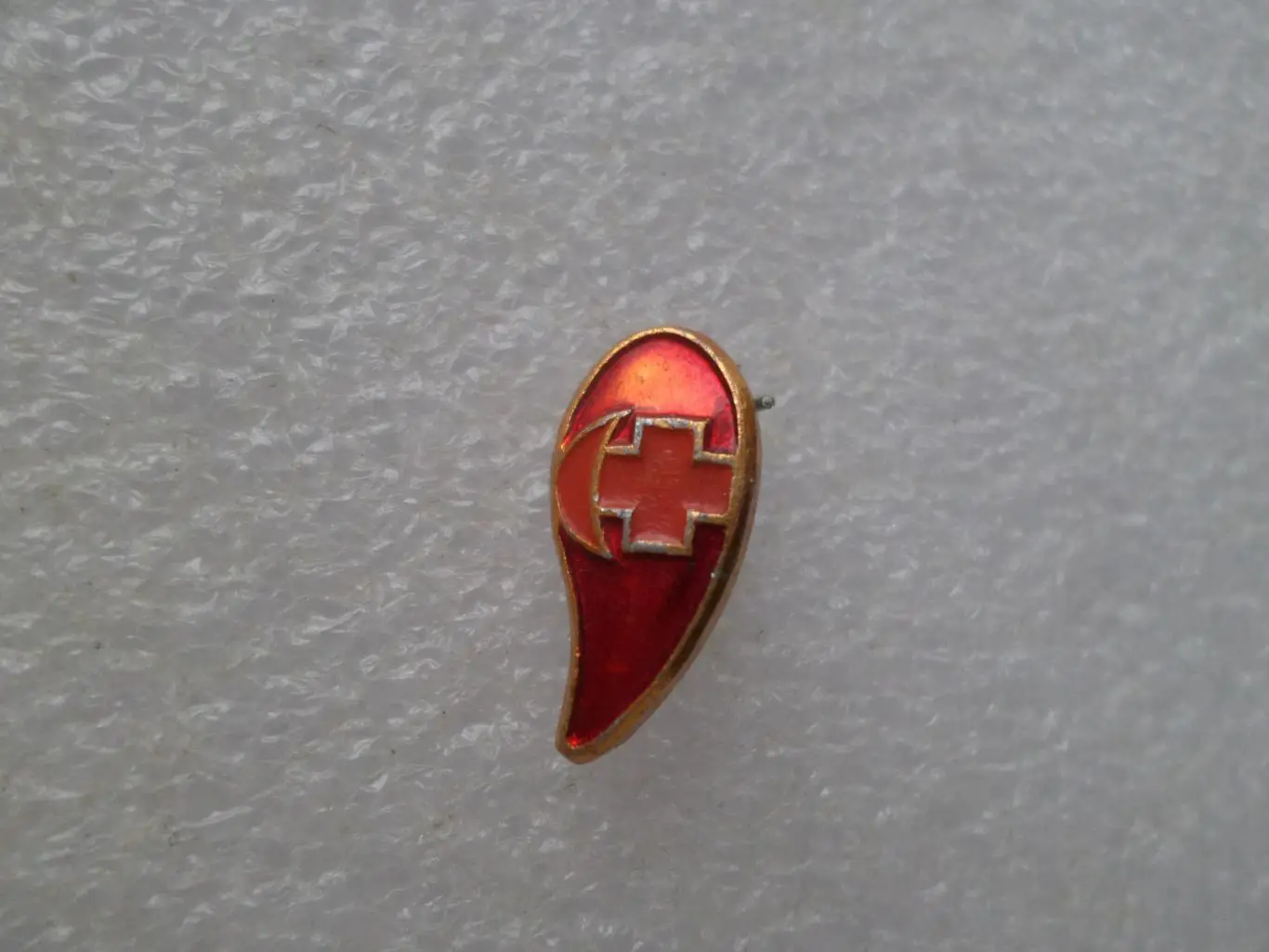 значок Общество Красного креста и красного полумесяца