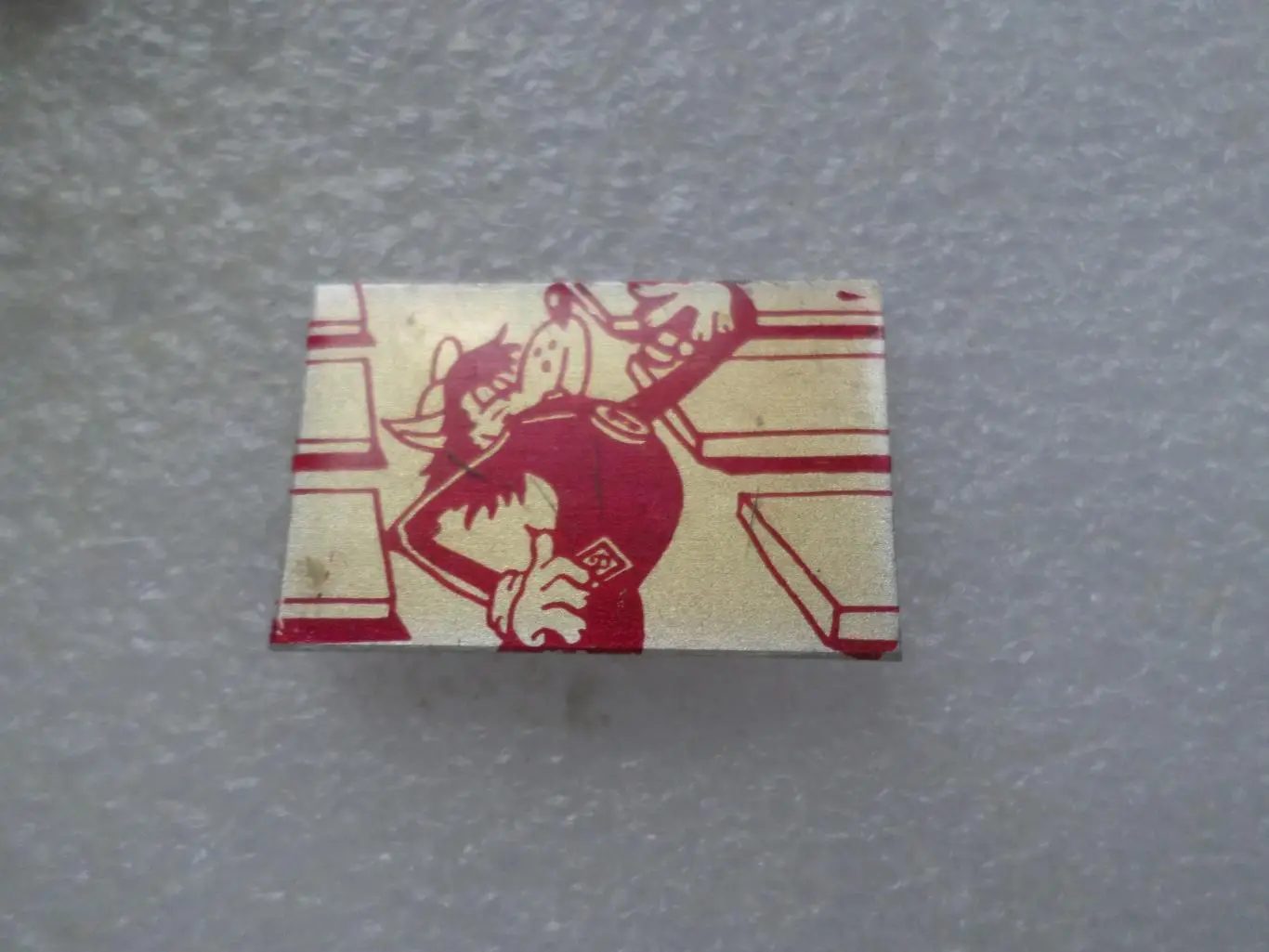 Значок детский мультфильм Ну погоди Волк спортсмен