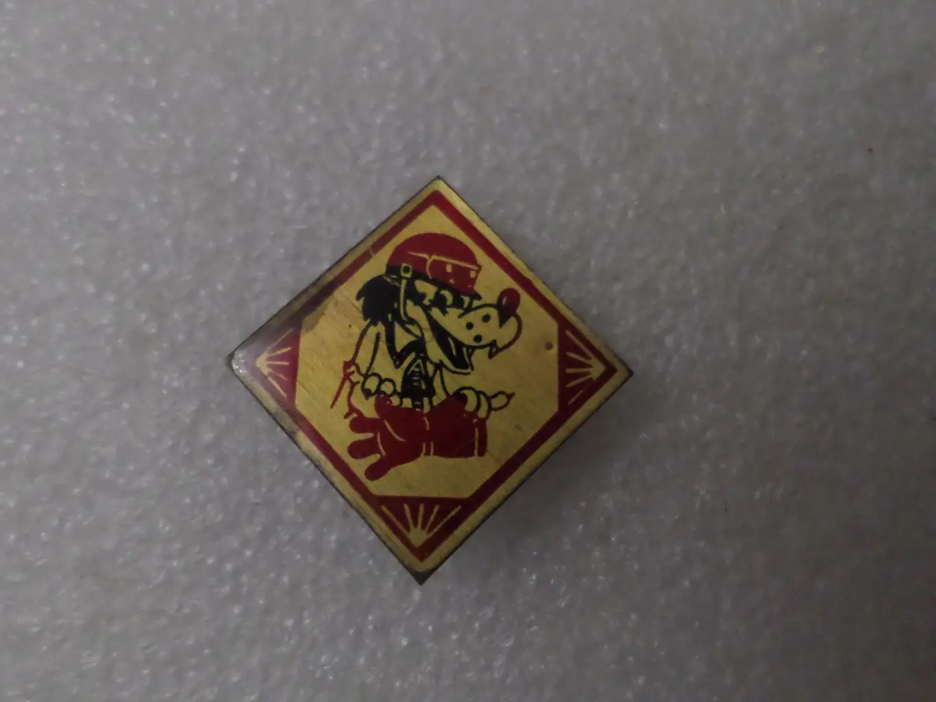 Значок детский Ну погоди Волк мотоциклист