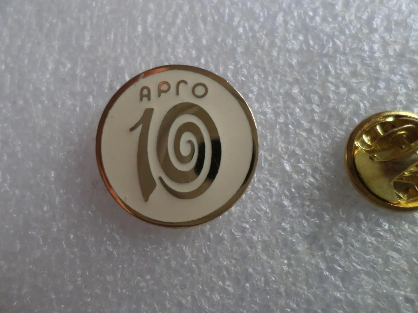 значок фирма АГРО 10 лет клемо кьюти