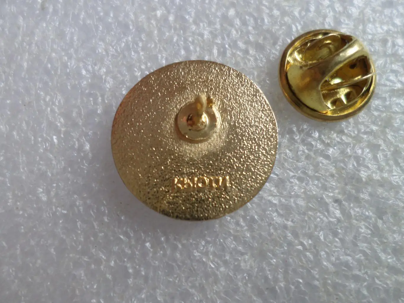 значок фирма АГРО 10 лет клемо кьюти 1