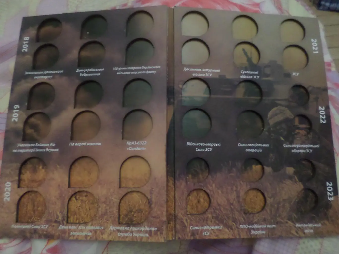 альбом для монет памятные монеты 10 гривен ВСУ 2023 г 1