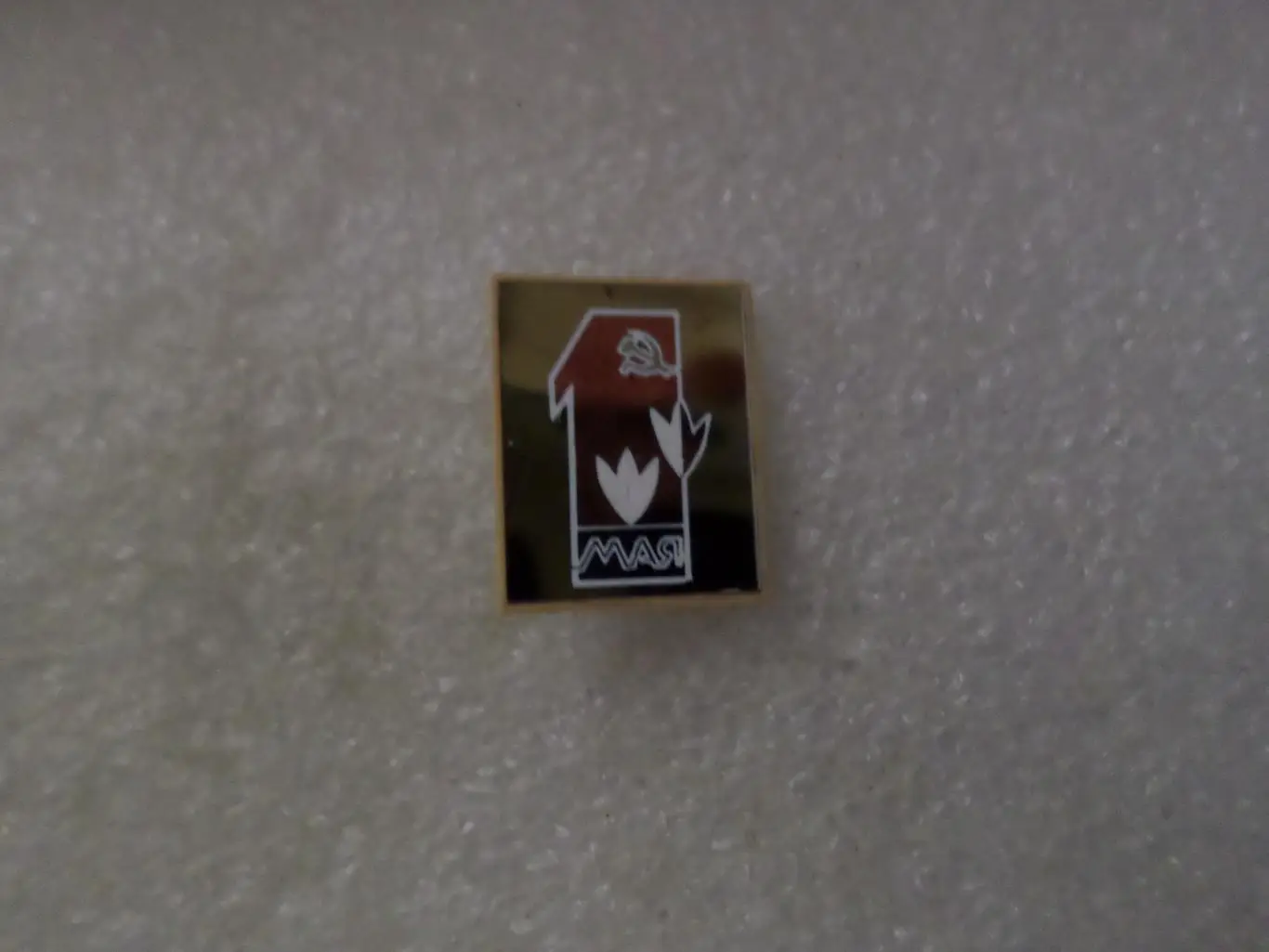 Значок 1 мая ситалл трещ