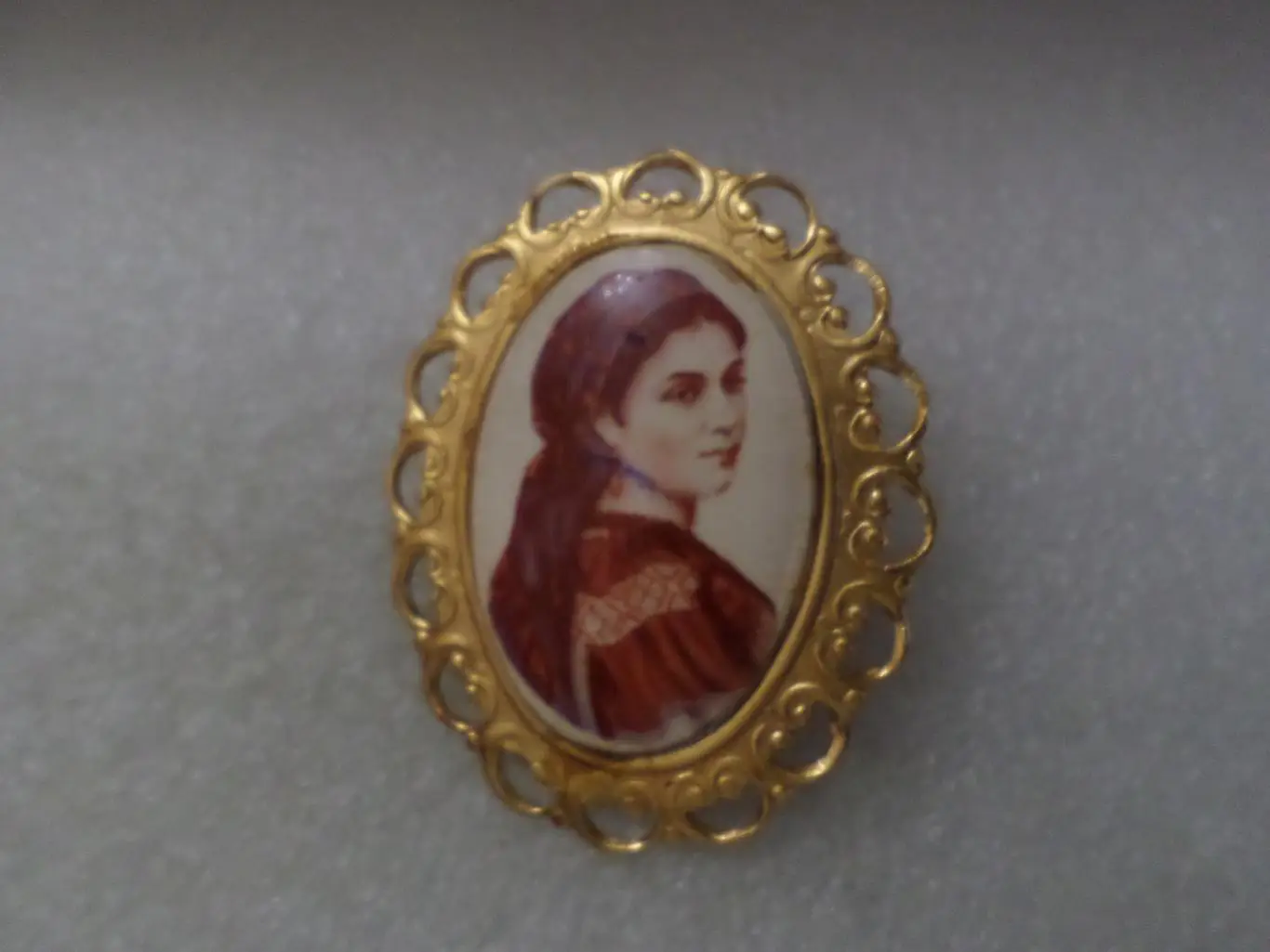 Значок брошь Цыганка