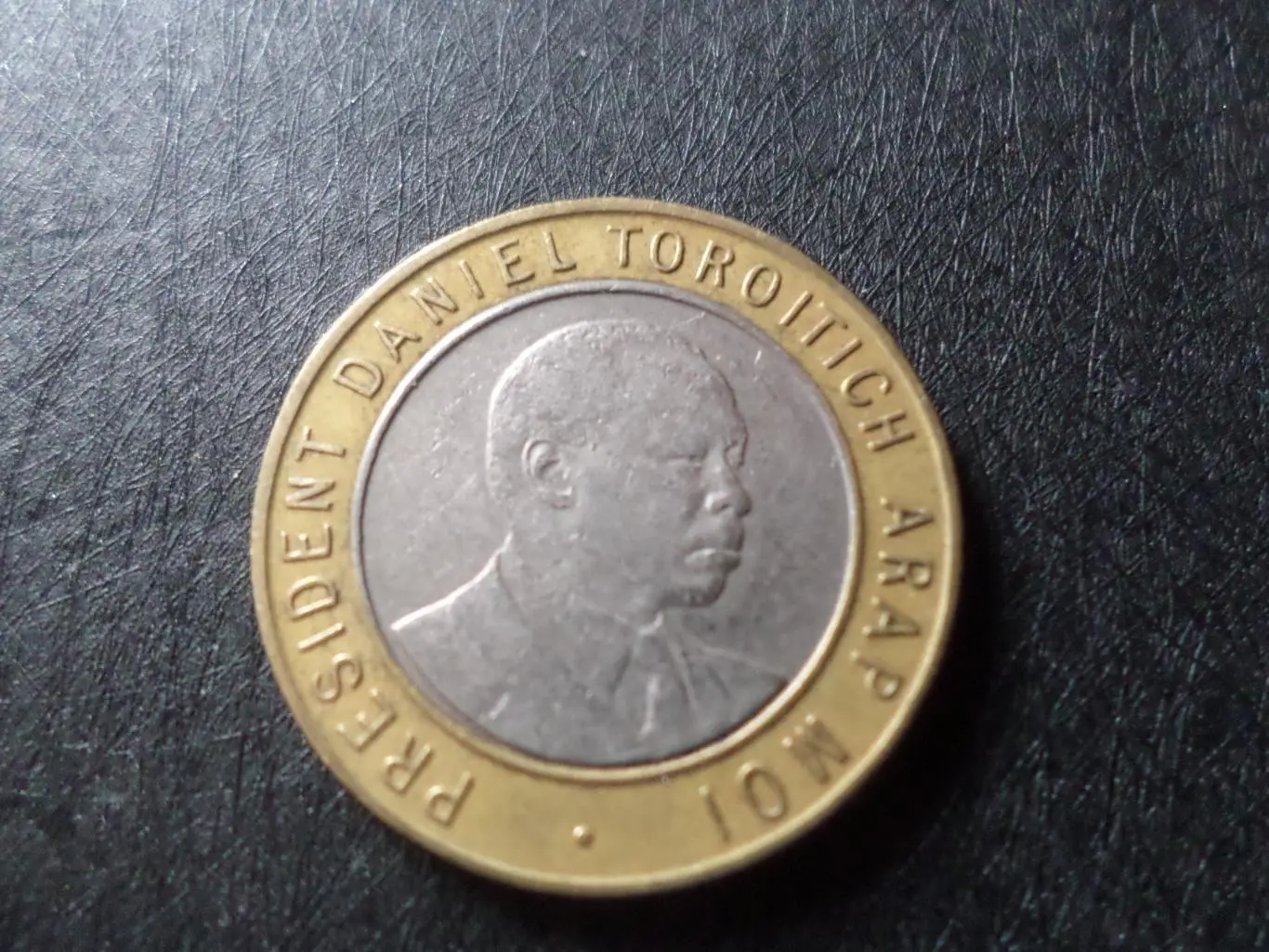 Монета 10 шиллингов Кения 1997 г 1