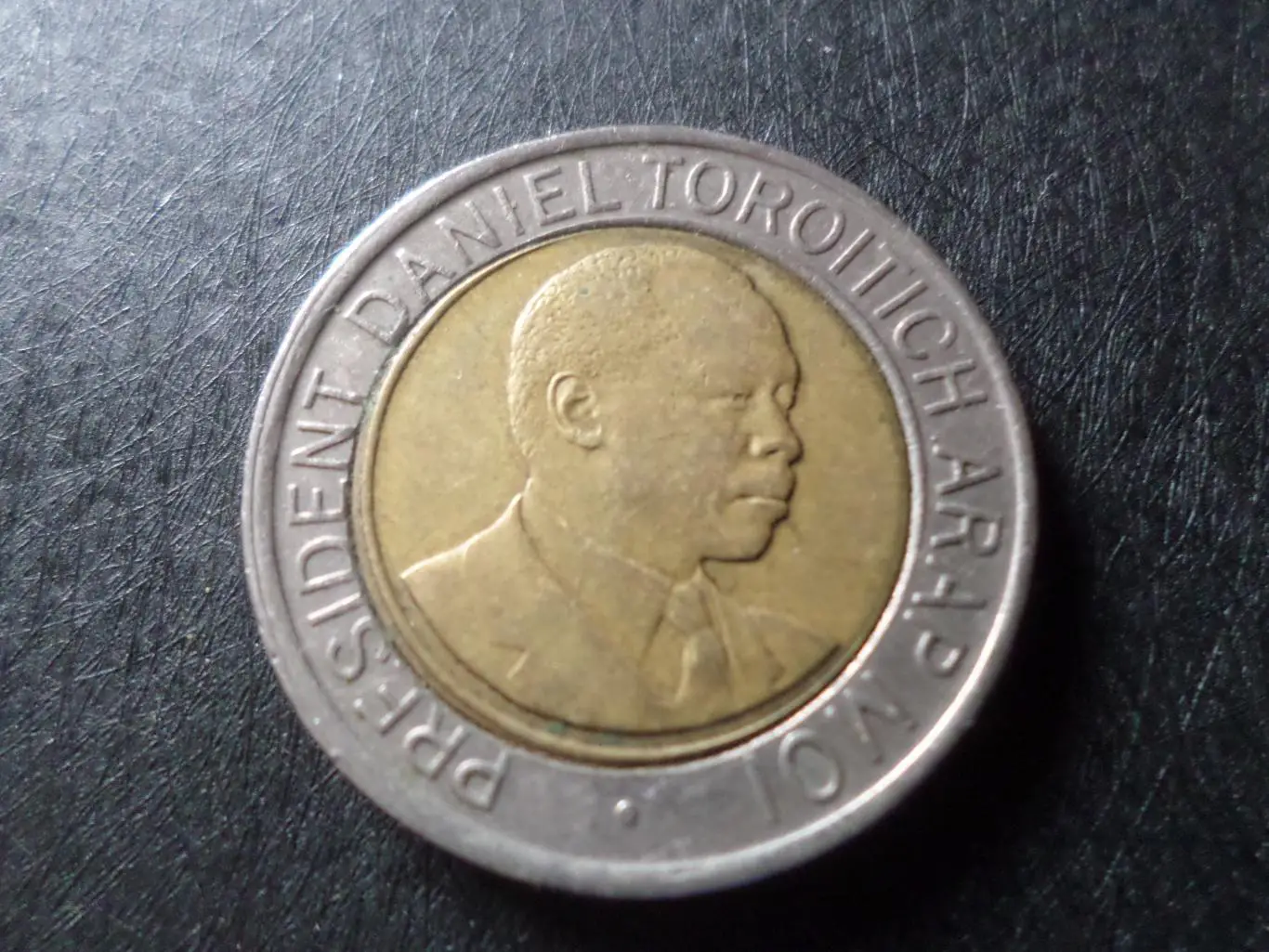 Монета 20 шиллингов Кения 1998 г 1