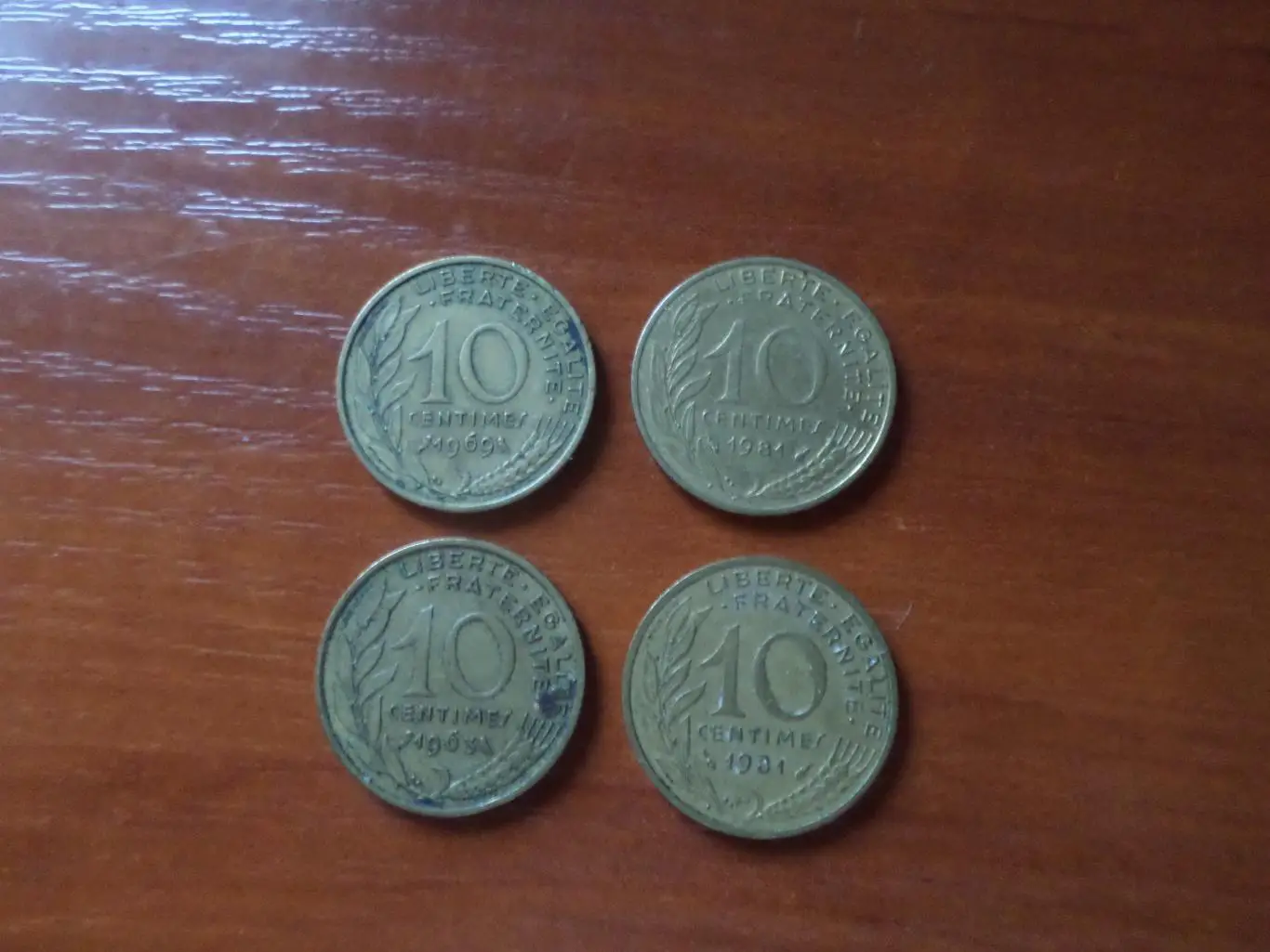 Монеты 10 сантимов Франция 4 шт