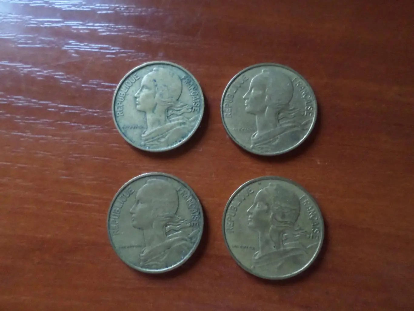 Монеты 10 сантимов Франция 4 шт 1