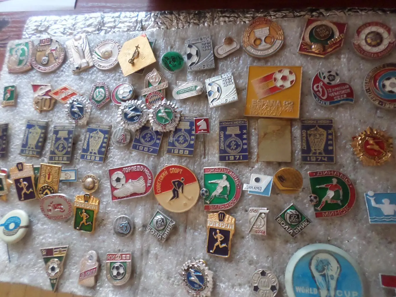 значки на футбольную и спортивную тему 50 шт