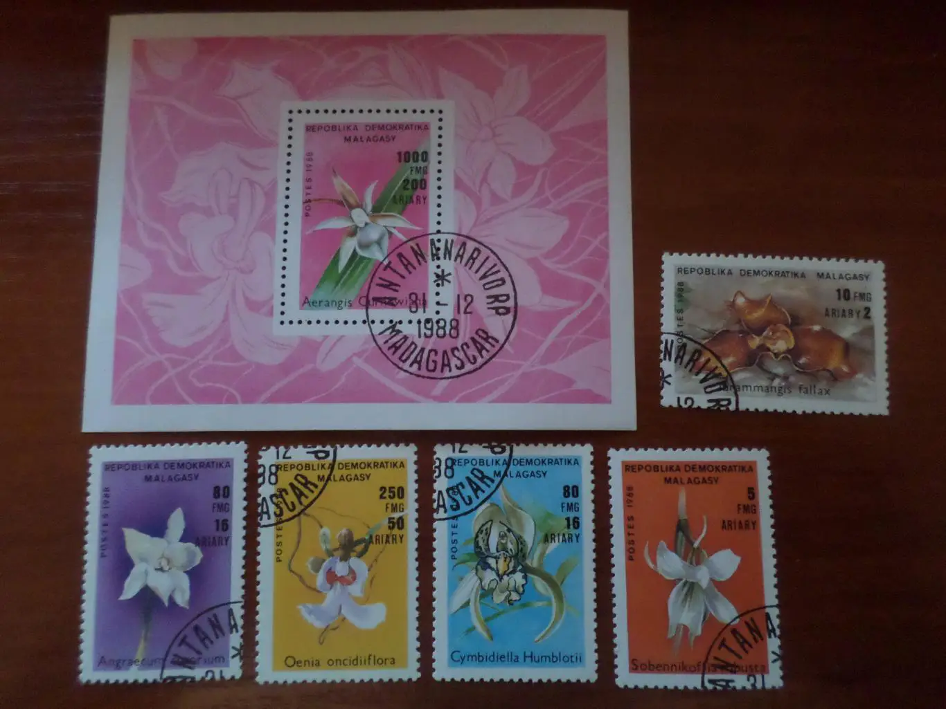 Марки Мадагаскар флора Цветы гашеные 1988 г