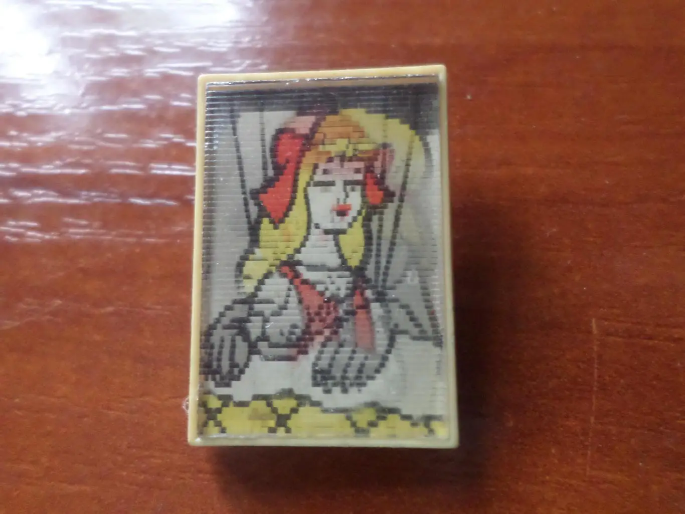 Значок детский мультфильм Красная шапочка переливной