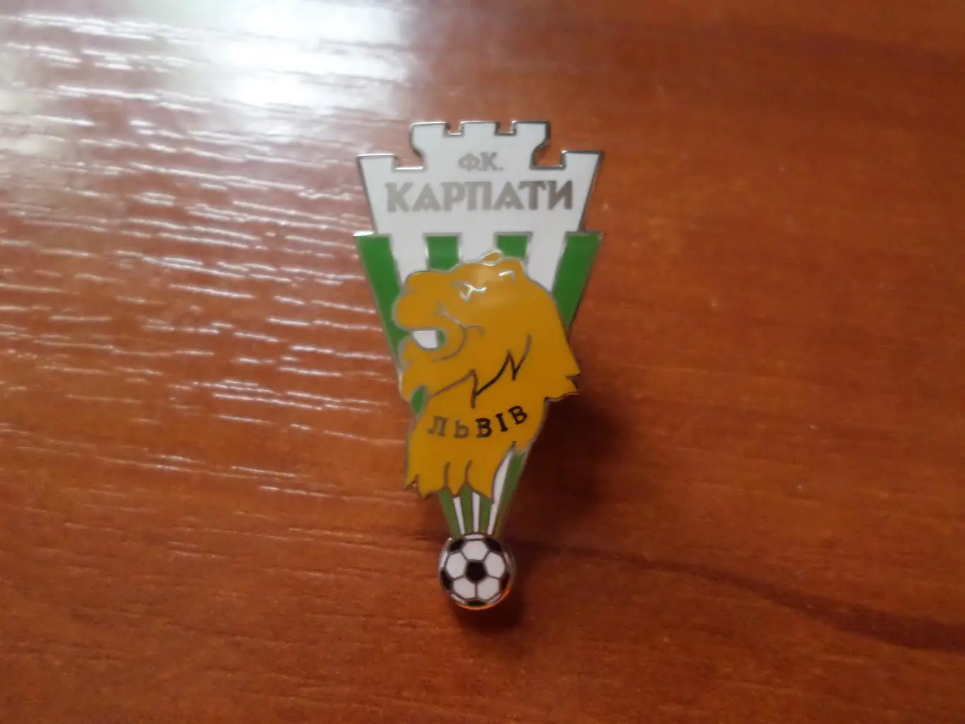 значок футбол Карпаты Львов эмаль.