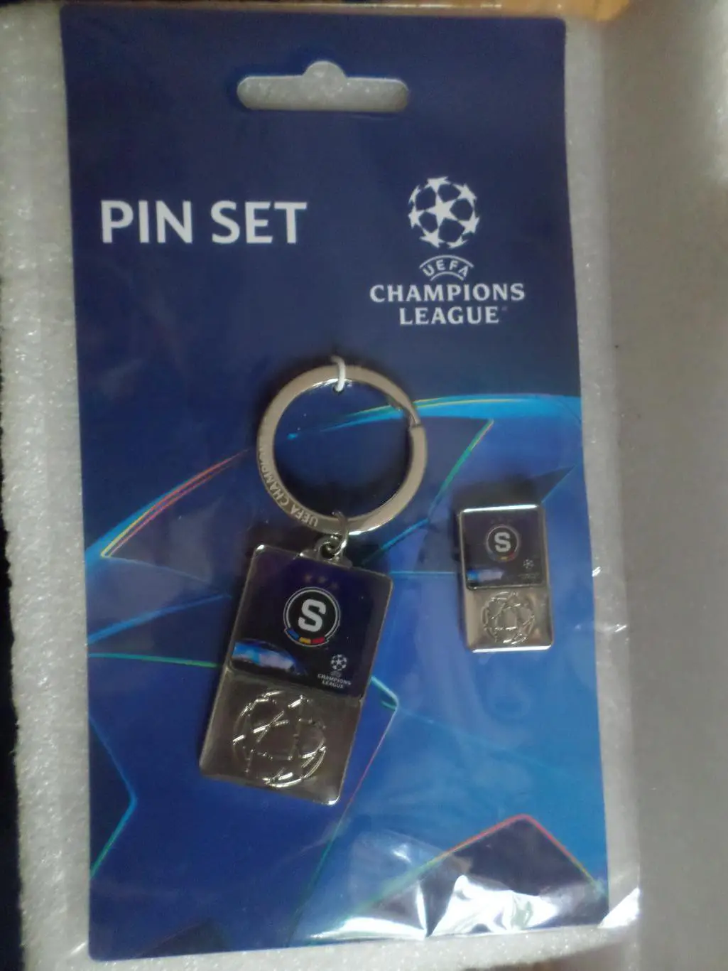 Брелок и значок Футбол ФК Спарта Прага Чехия Лига чемпионов оф