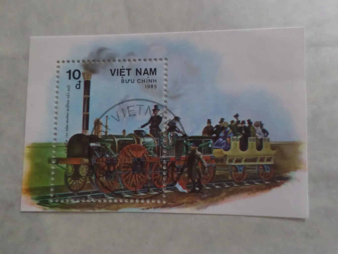 Марки Вьетнам Паровоз 1985 г блок гаш