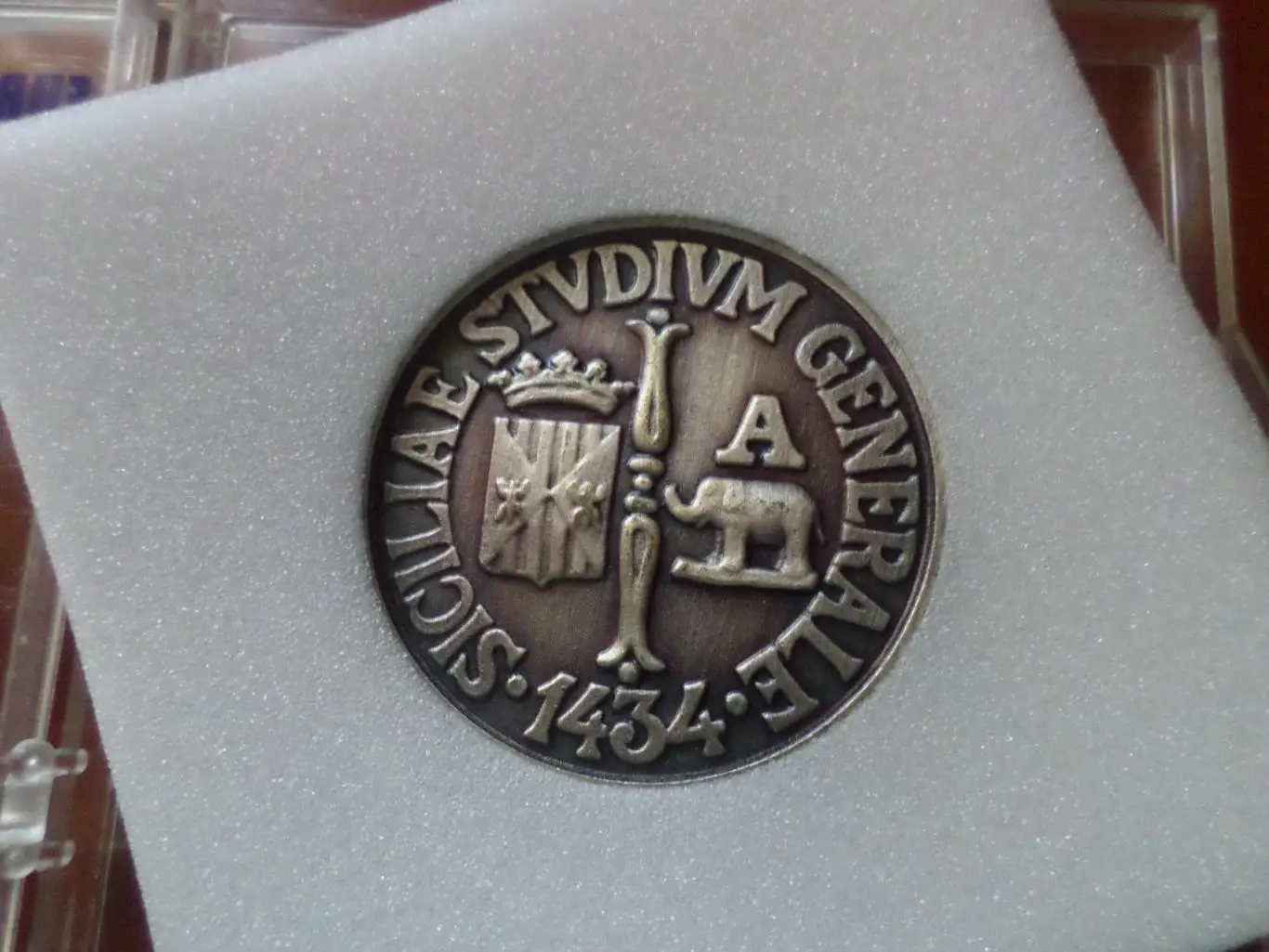 настольная медаль 50 лет Университетский спортивный центр Катании Италия 2