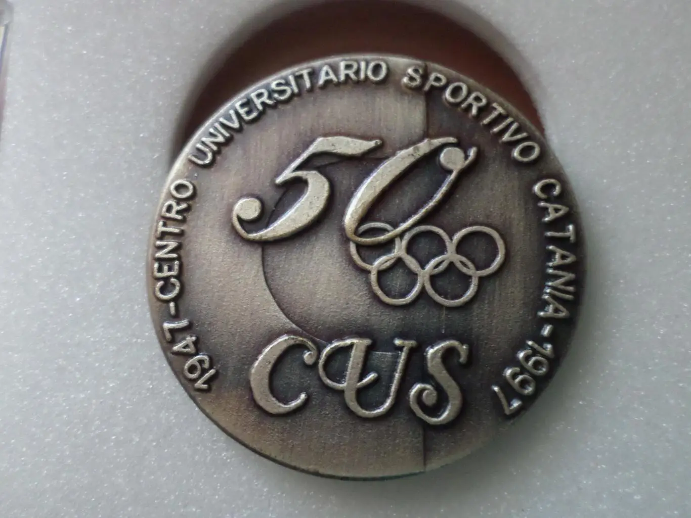 настольная медаль 50 лет Университетский спортивный центр Катании Италия 1