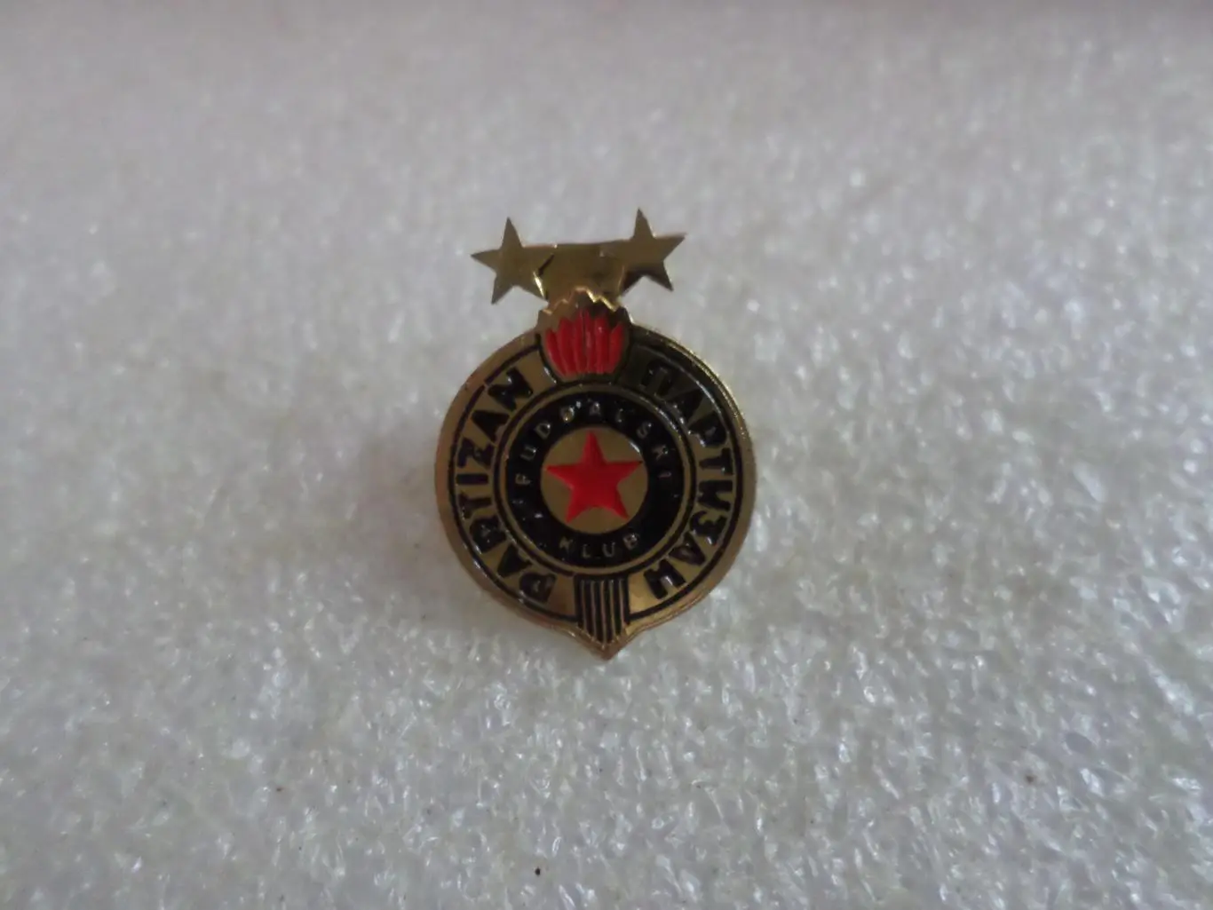 значок ФК Партизан Сербия