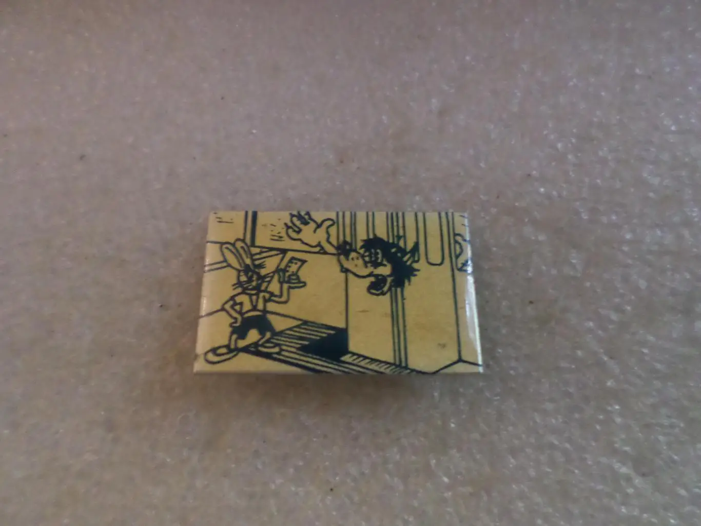 Значок детский мультфильм Ну погоди Волк в тролейбусе