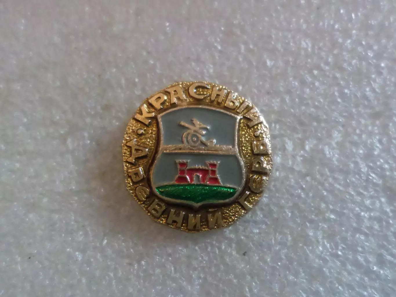 Значок древний герб Красный