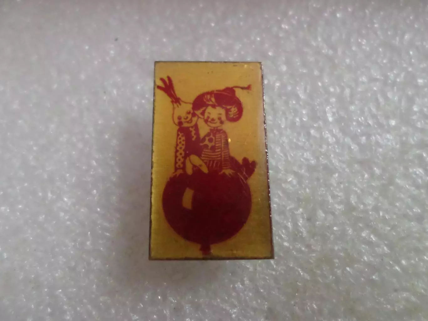 Значок детский мультфильм Чиполлино