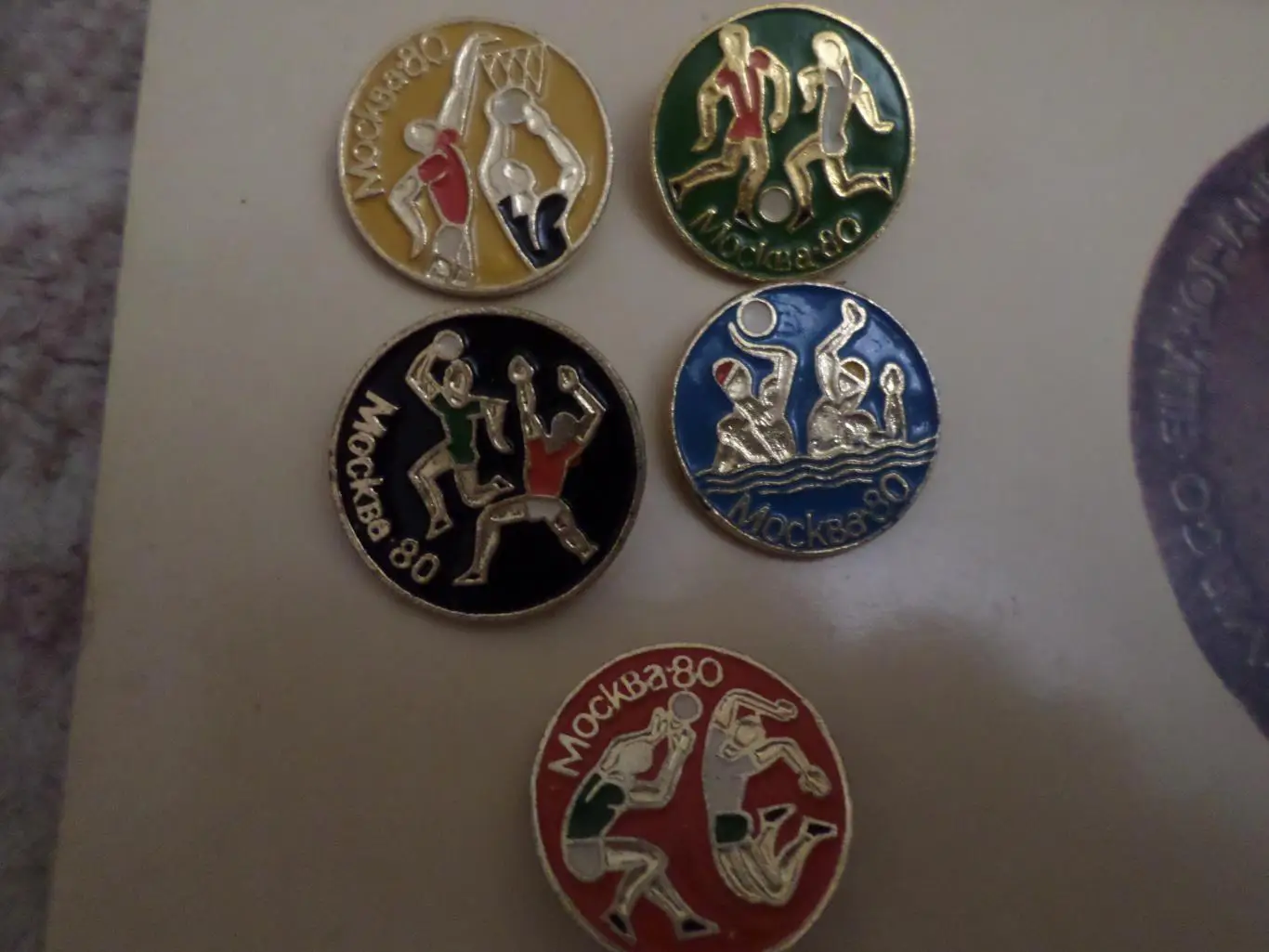 Значок Олимпиада-80 г. Москва 1980 г игровые виды спорта серия