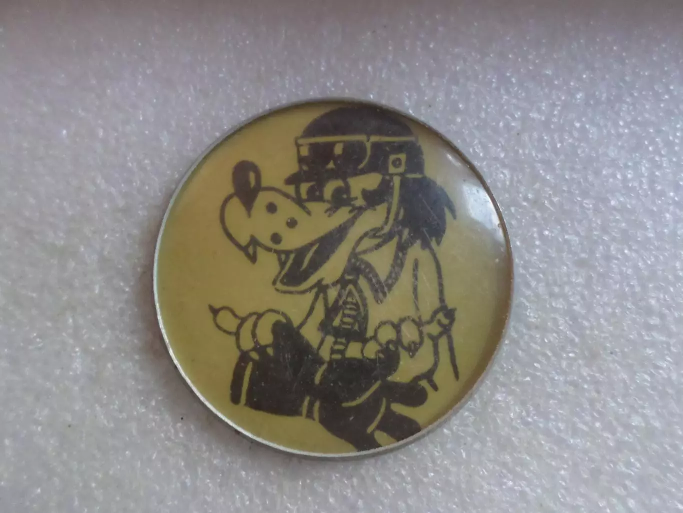 Значок детский мультфильм Ну погоди Волк мотоциклист