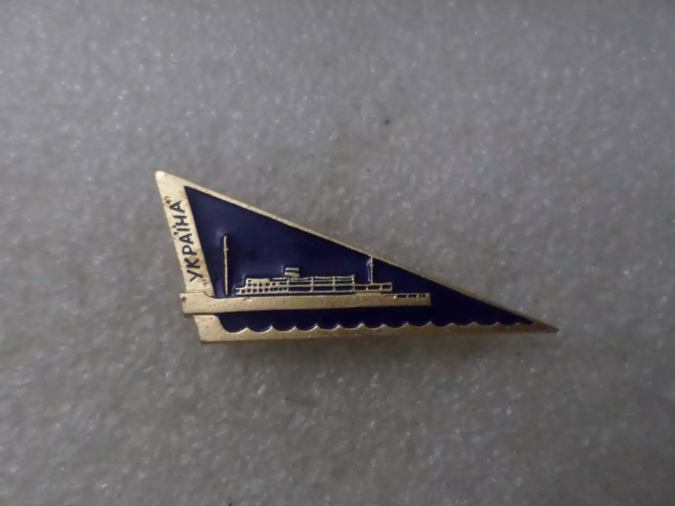 Значок теплоход Украина