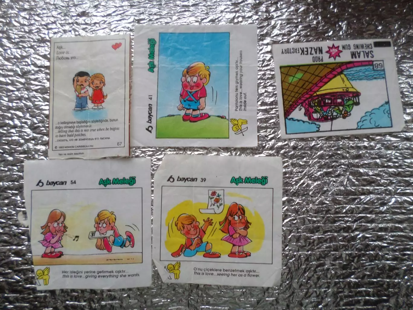 вкладыши в жевательную резинку разные..