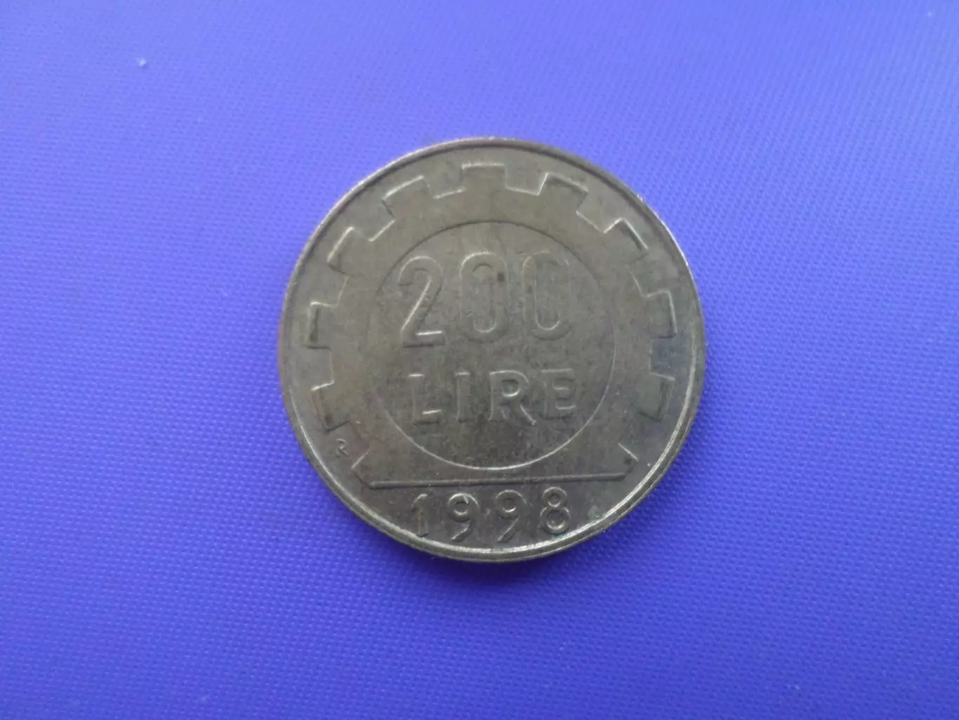 Монета 200 лир Италия 1998 г