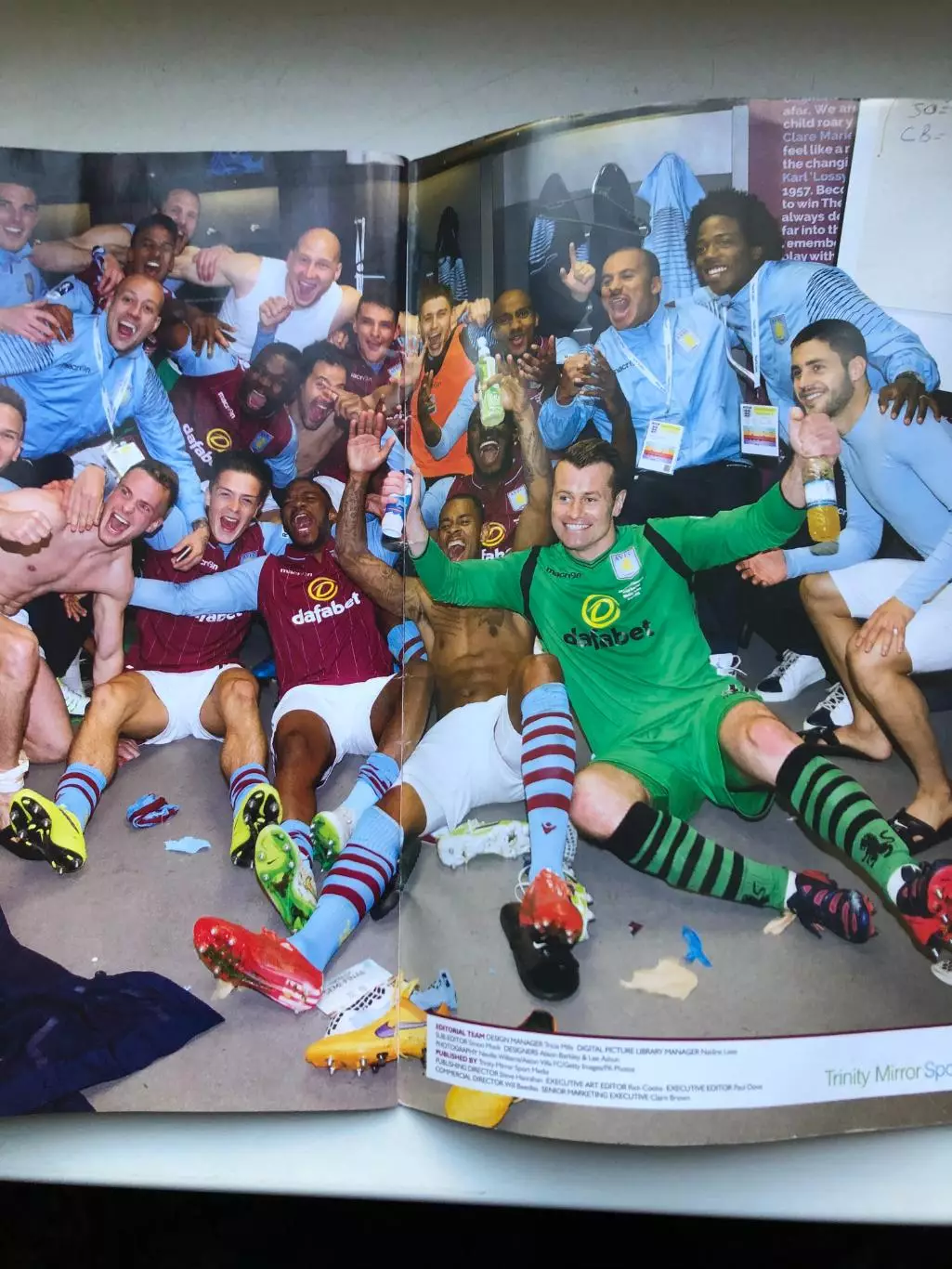 Астон Вилла на пути к Уэмбли 2015 52 стр. Фото команды к финалу кубка Англии 3