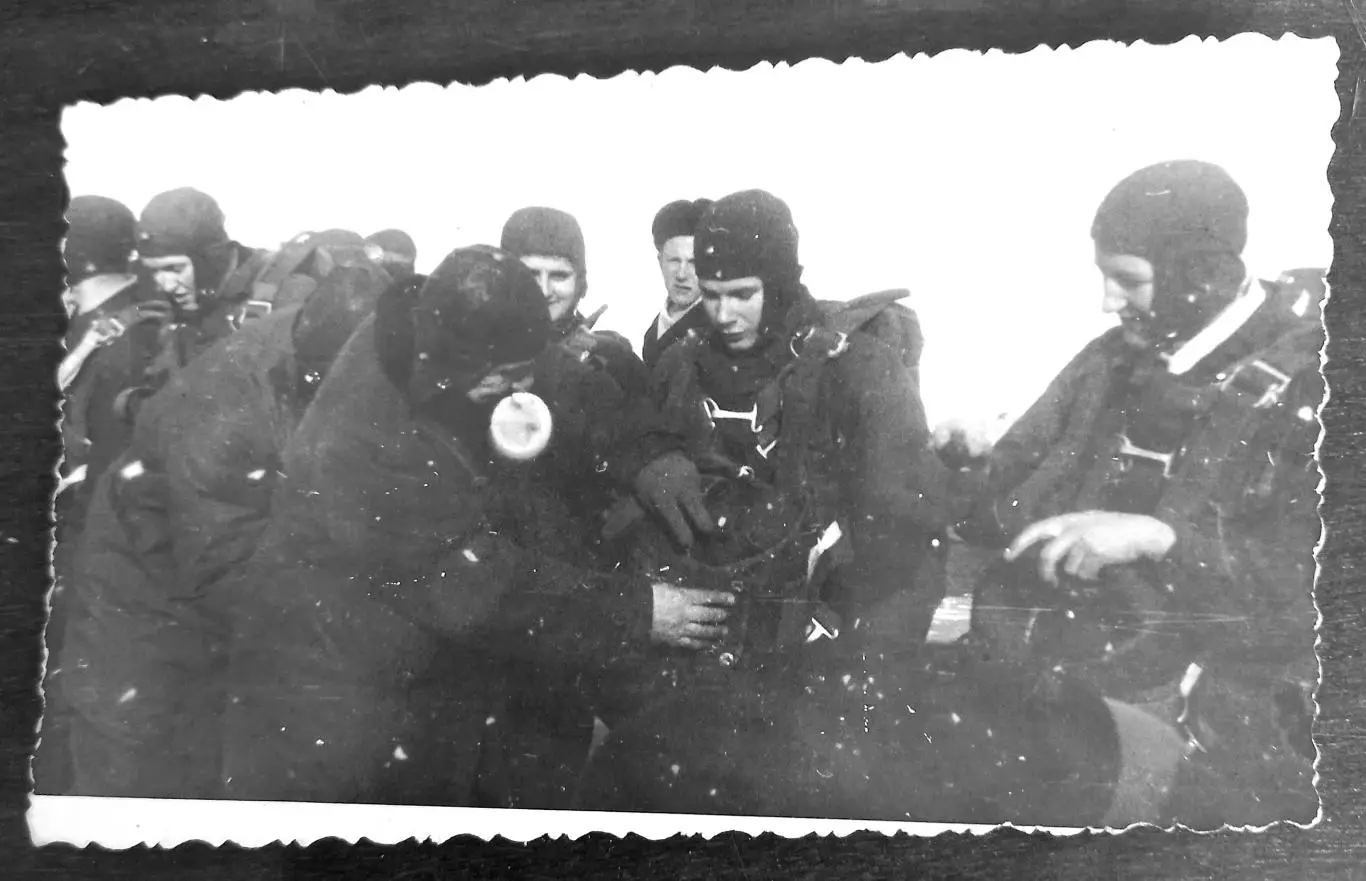 Парашютисты 15