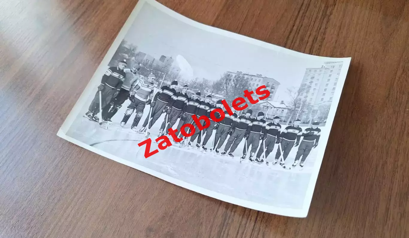 Фото Хоккей с мячом Сборная СССР 1963 Дураков Измоденов Атаманычев