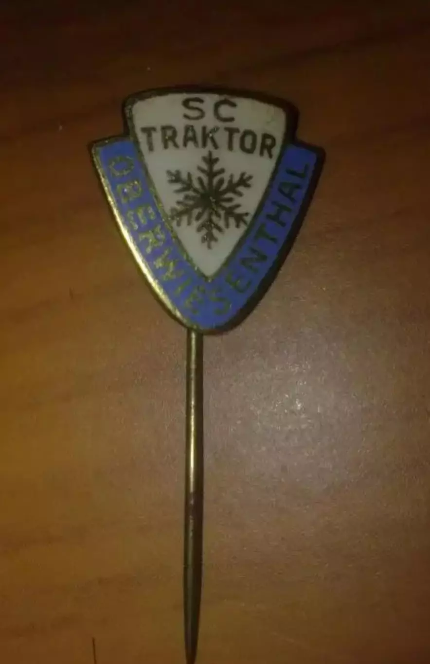 Знак футбол. ТРАКТОР Обервизенталь Германия